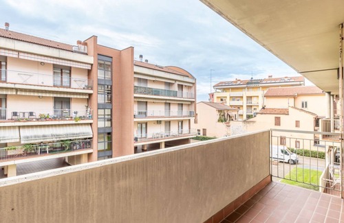 Borgo Roma Apartment | Bright 60 sqm apartment, ideal for 4 people, located on the second floor of a building with a lift (not suitable for disabled people).The accommodation is located 3 minutes on foot from the Santa Teresa park, just 3.2km from the Verona Arena and 850 mete