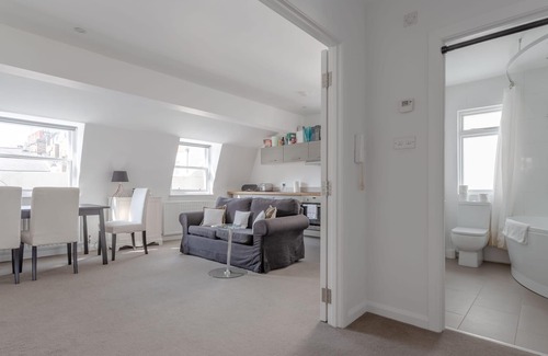 Pimlico Apartment | Bright & Airy 1 Bedroom Apartment in Central London