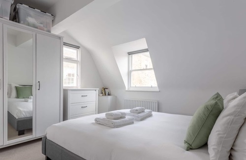 Pimlico Apartment | Bright & Airy 1 Bedroom Apartment in Central London