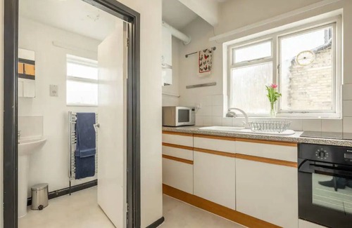 Cambridge Apartment | Bright & Airy Central Flat | Pass The Keys
