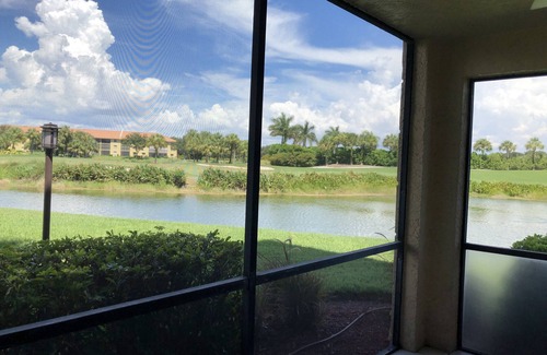 Iona Condo | Bright and cheerfull condo in golf community