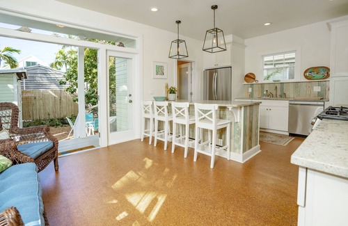 Meadows House | Bright and Comfortable 3 bedroom/2.5 bath Classic Conch in the Meadows