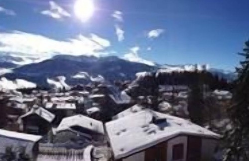 Montana Apartment | Bright and modern apartment roof