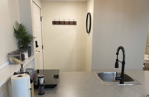 Campbell River House | Bright and open 1 bedroom suite near the ocean