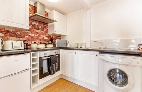 Malvern Condo | Bright and Spacious 2 Bedroom - Malvern Apartment