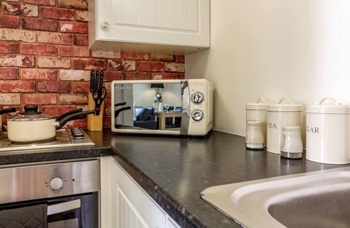 Malvern Condo | Bright and Spacious 2 Bedroom - Malvern Apartment