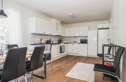 Norberg House | Bright and Stylish 3 Bedroom in Norberg