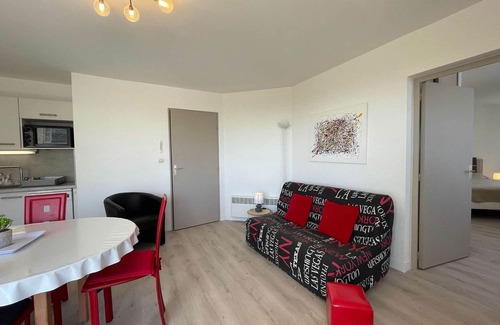 Saint-Jean-de-Monts Apartment | Bright apartment, heated pool, private parking
