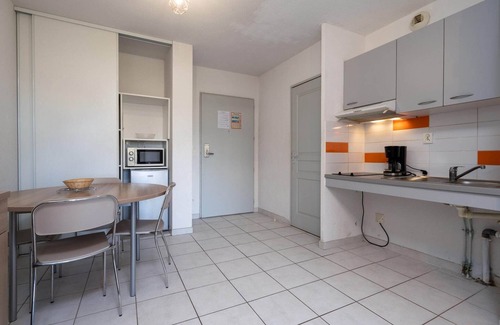 Le Grau-Du-Roi Apartment | Bright Apartment Near the Sea