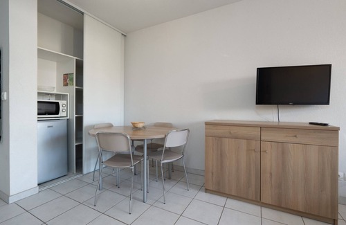 Le Grau-Du-Roi Apartment | Bright Apartment Near the Sea