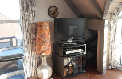 Dornum Apartment | Bright apartment (70 sqm) with all-round view right at the bottom - fishing, free WiFi