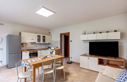 Montioni Apartment | Bright apartment 'Bluemoon' with Pool, Wi-Fi and Air Conditioning