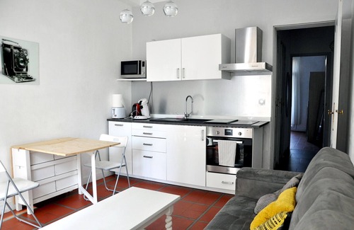 Les Grands Carmes Apartment | Bright apartment — close to city centre