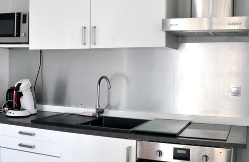 Les Grands Carmes Apartment | Bright apartment — close to city centre