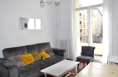 Les Grands Carmes Apartment | Bright apartment — close to city centre
