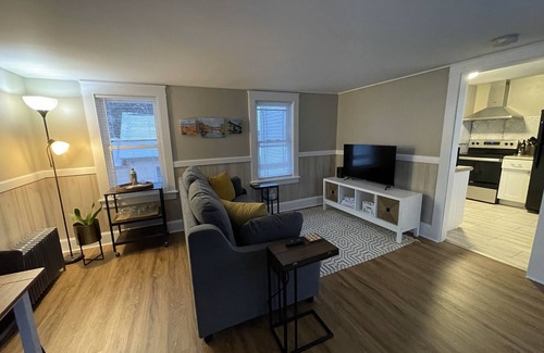 Franklin Apartment | Bright apartment close to downtown.