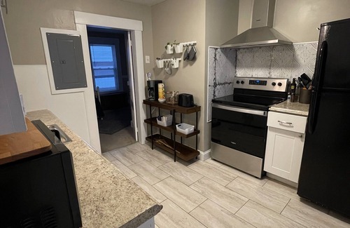 Franklin Apartment | Bright apartment close to downtown.