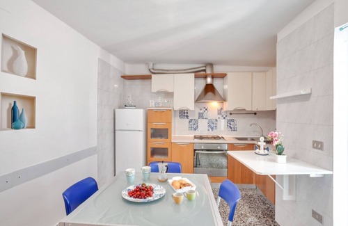 Conversano Apartment | Bright apartment completely renovated, able to comfortably accommodate 4 people and equipped with every comfort, with two bedrooms, two bathrooms and a furnished terrace. The flat is located in the heart of Conversano, a few steps from the historic cente