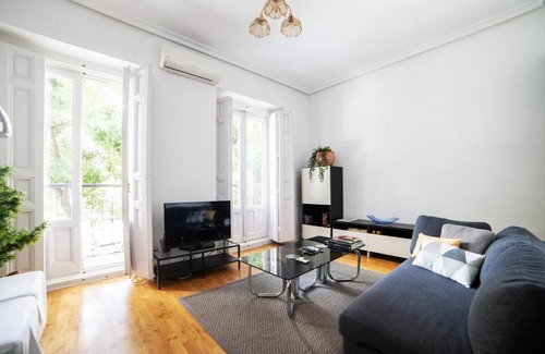 Chamberi Apartment | Bright apartment in Historical City Center