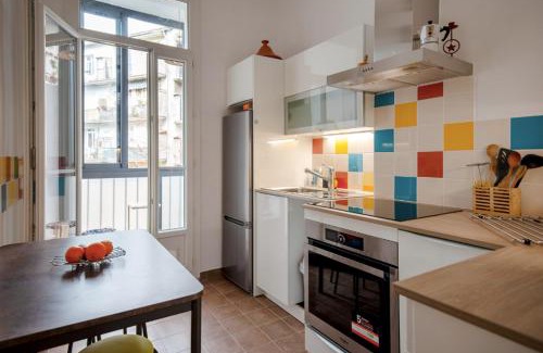 Les Cinq Avenues Apartment | Bright Apartment in Marseille