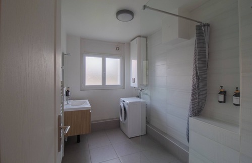 Saint-Nazaire Apartment | Bright apartment near the station