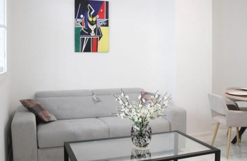 Les Puces de Saint-Ouen Apartment | Bright apartment near Paris Montmartre