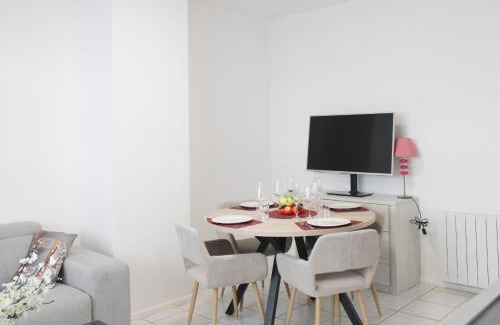 Les Puces de Saint-Ouen Apartment | Bright apartment near Paris Montmartre