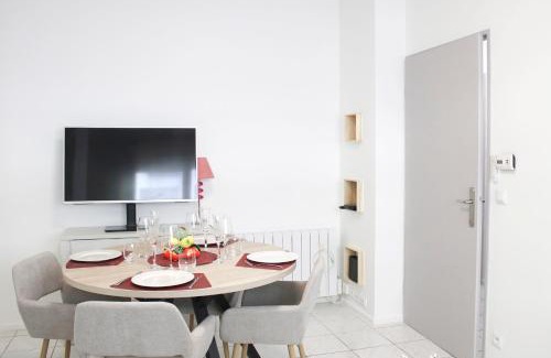 Les Puces de Saint-Ouen Apartment | Bright apartment near Paris Montmartre