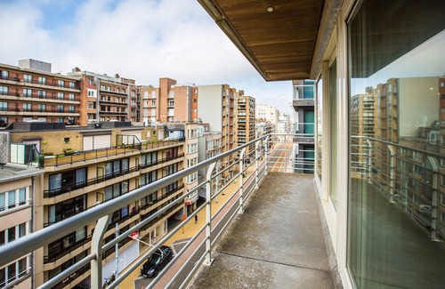 Middelkerke Apartment | Bright apartment with terrace