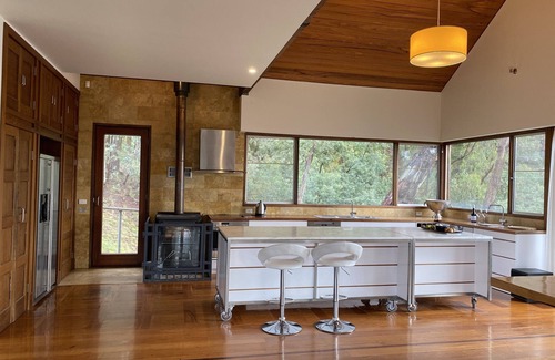 Bright House | Bright Barn Retreat.Relax in style with 17 acres of stunning Alpine views