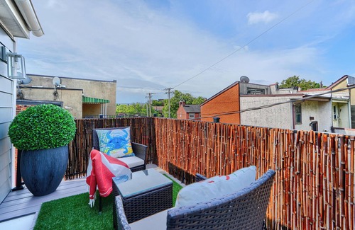 Federal Hill House | Bright & Beautiful 4BR Home + Parking, Walk to Harbor & Stadiums