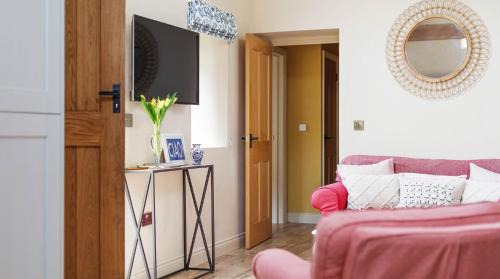 Painswick House | Bright & Beautiful Open Plan Coach House Painswick