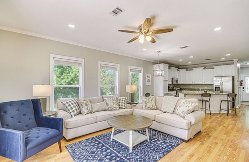 Biloxi Condo | Bright Biloxi Condo: Walk to the Beach!