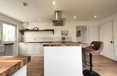 Porthleven House | Bright Bungalow with 3 bedrooms and Garden in Porthlevan