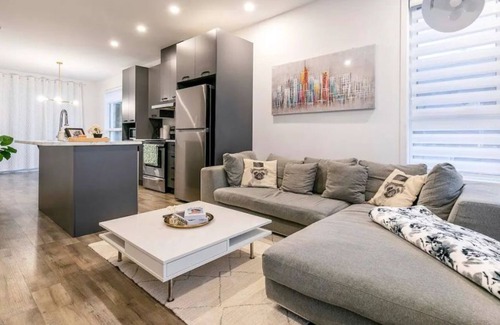Longueuil Condo | Bright & Charming 3BDR, Longueuil, Free Parking