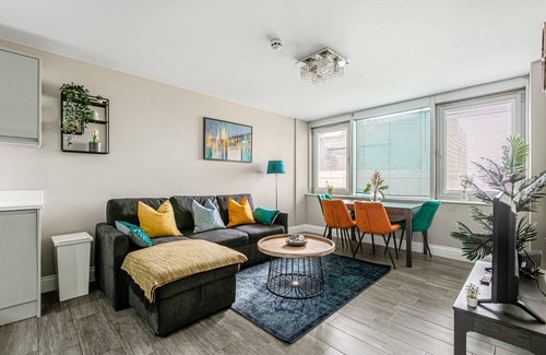 Brighton City Centre Apartment | Bright Charming Condo Short Walk to Beach Pier
