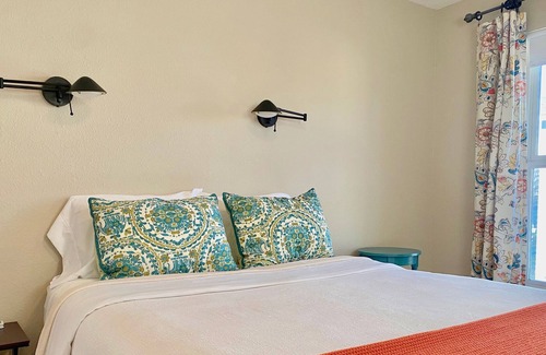 Chico House | Bright & Charming Loft in Beautiful neighborhood!