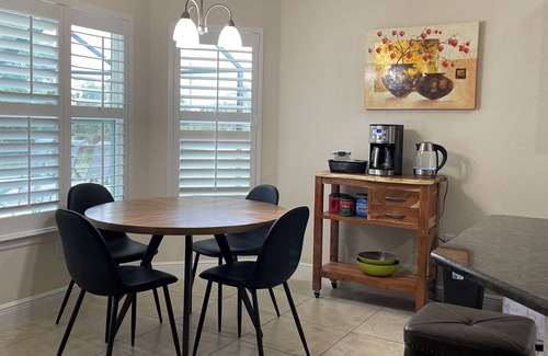 Port Charlotte - Charlotte Harbor House | ☀️ Bright & Cheerful 4 Bedroom Home with a Pool sleeps 10💦