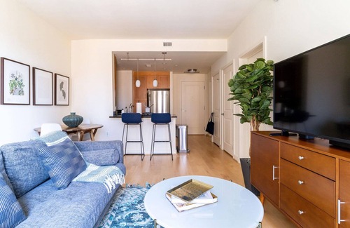 Clarendon Apartment | Bright Clarendon 1BR w/Elevator, walk to Metro & Dining, by Blueground