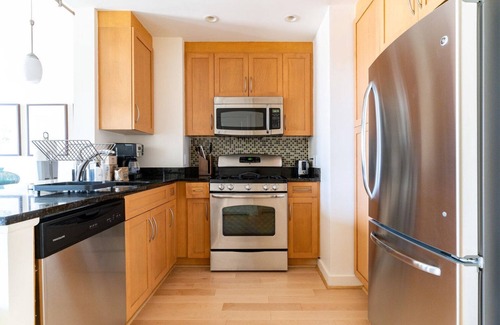 Clarendon Apartment | Bright Clarendon 1BR w/Elevator, walk to Metro & Dining, by Blueground