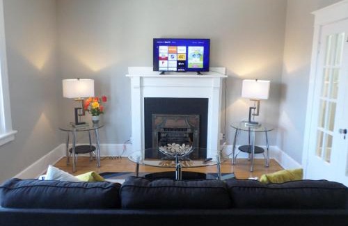 Centretown Apartment | Bright, Clean, Private. In the Heart of Downtown! Parking, Wi-Fi and Netflix included