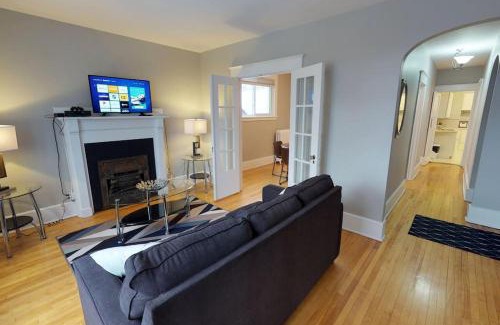 Centretown Apartment | Bright, Clean, Private. In the Heart of Downtown! Parking, Wi-Fi and Netflix included