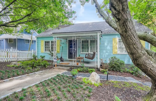 East Side House | Bright & Colorful 3 Bedroom in East Atlanta Village!
