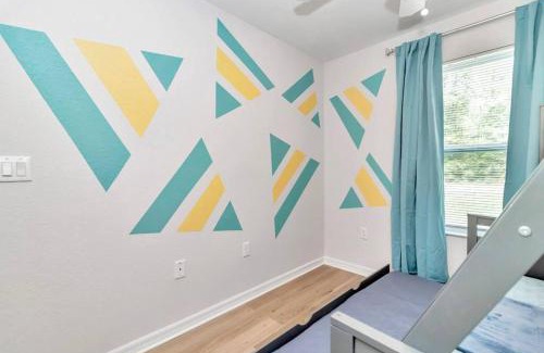 Dunnellon House | Bright & Colorful New Home 10 Min from Rainbow Springs