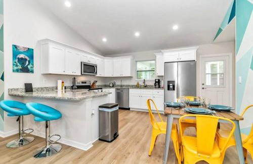 Dunnellon House | Bright & Colorful New Home 10 Min from Rainbow Springs