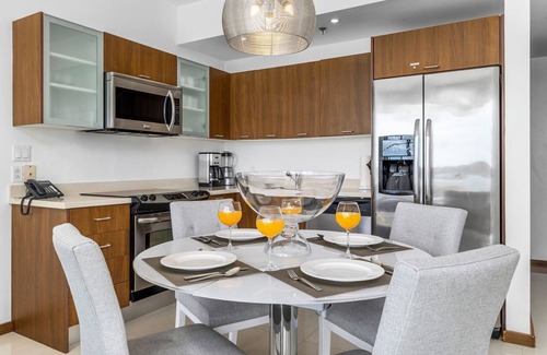 Noord Condo | Bright Colors combined with a Turquoise Ocean View