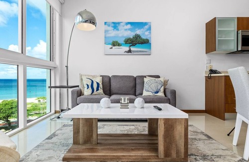 Noord Condo | Bright Colors combined with a Turquoise Ocean View