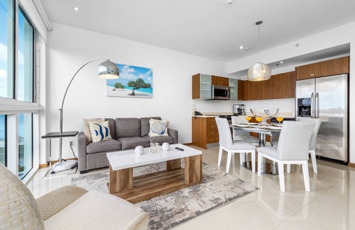 Noord Condo | Bright Colors combined with a Turquoise Ocean View