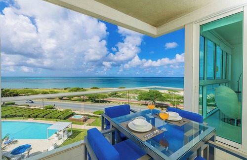 Noord Condo | Bright Colors combined with a Turquoise Ocean View