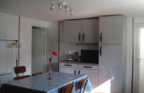 Mimizan Apartment | Bright, comfortable 2/5-person apartment, private garden, barbecue, garden furniture.